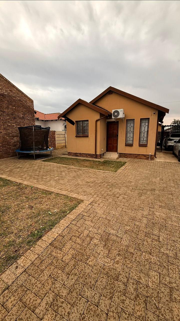 2 Bedroom Property for Sale in Mabopane Unit X North West